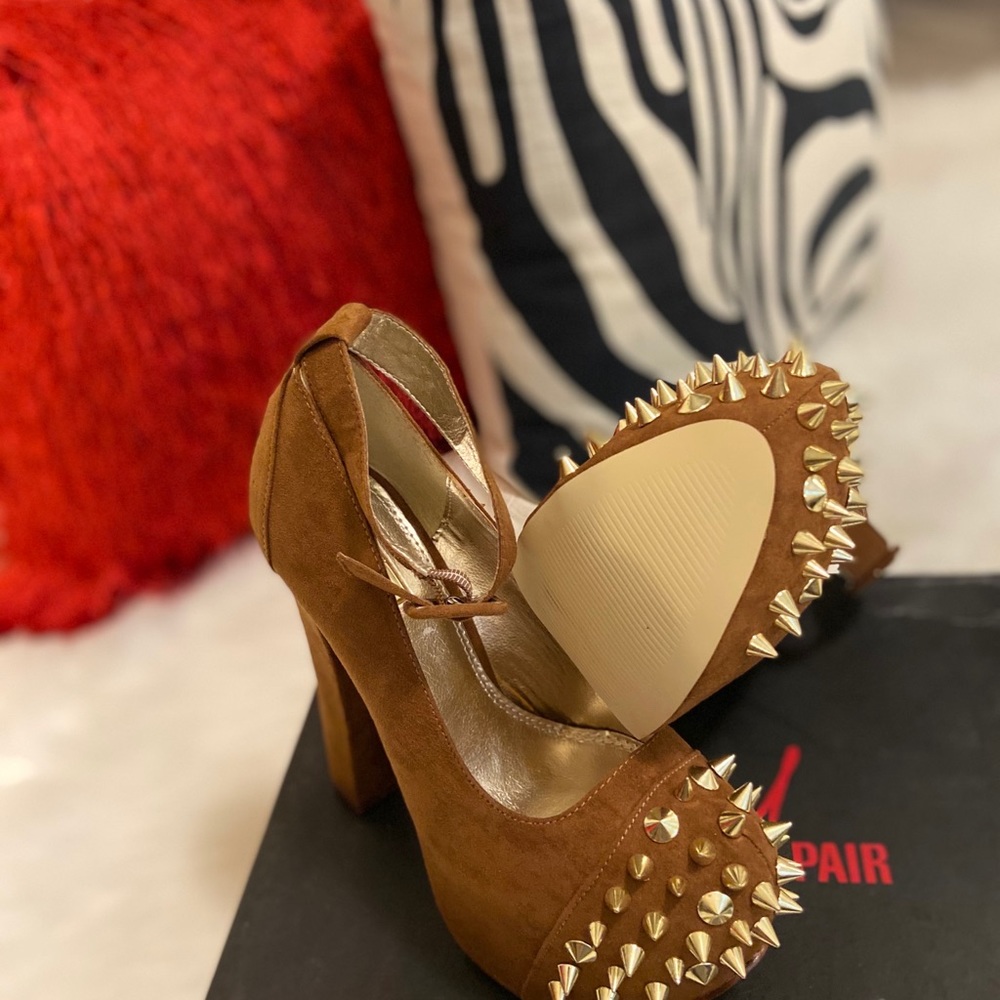 Shoes - Picture 3 of 4